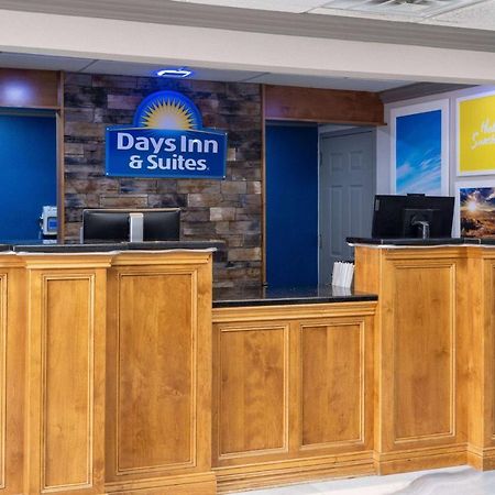 Days Inn & Suites By Wyndham Комърс Екстериор снимка