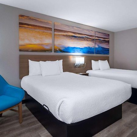 Days Inn & Suites By Wyndham Комърс Екстериор снимка