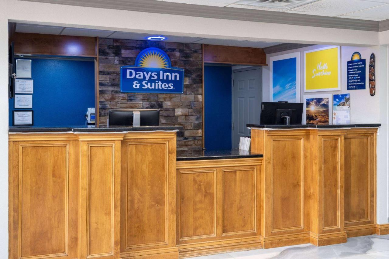 Days Inn & Suites By Wyndham Комърс Екстериор снимка