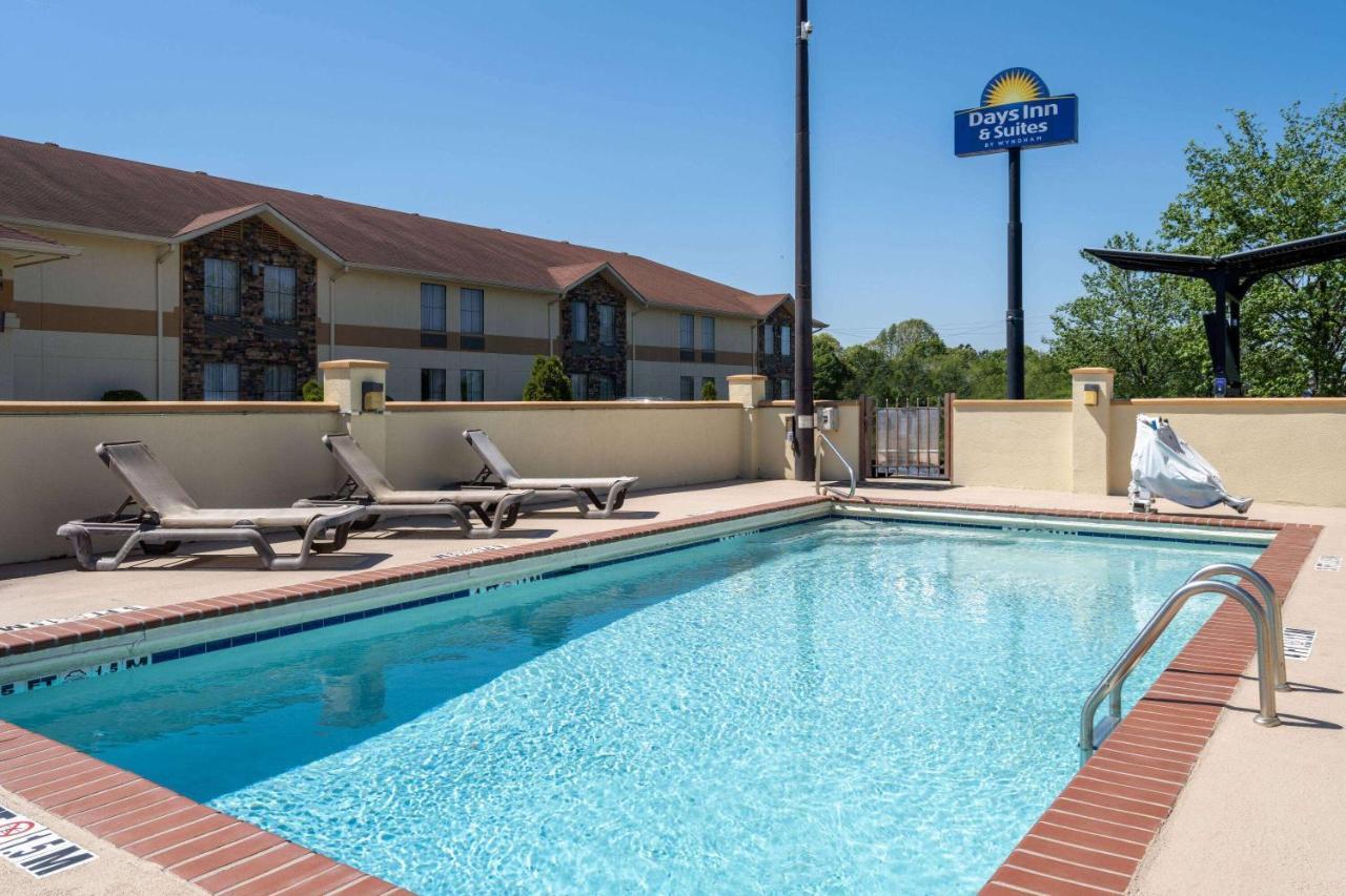 Days Inn & Suites By Wyndham Комърс Екстериор снимка