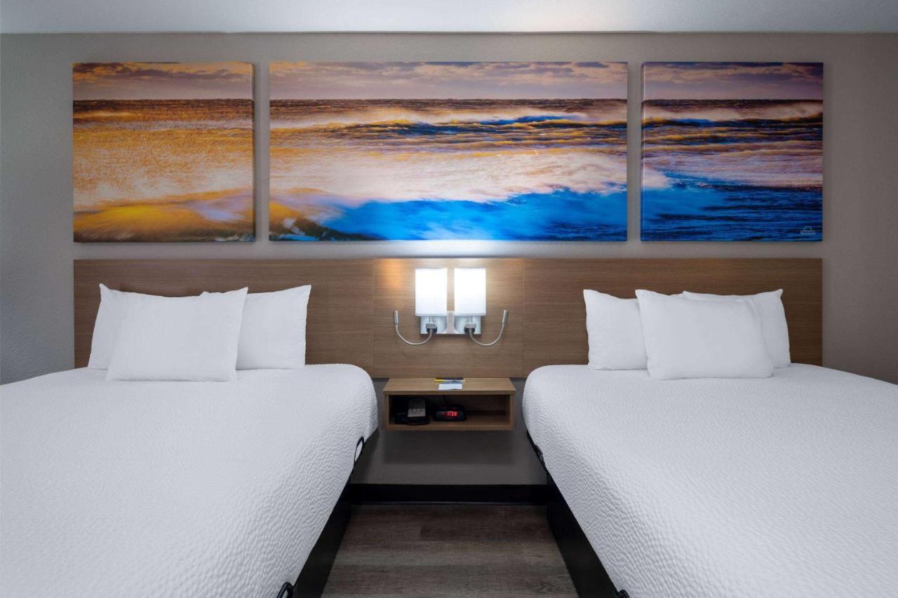 Days Inn & Suites By Wyndham Комърс Екстериор снимка