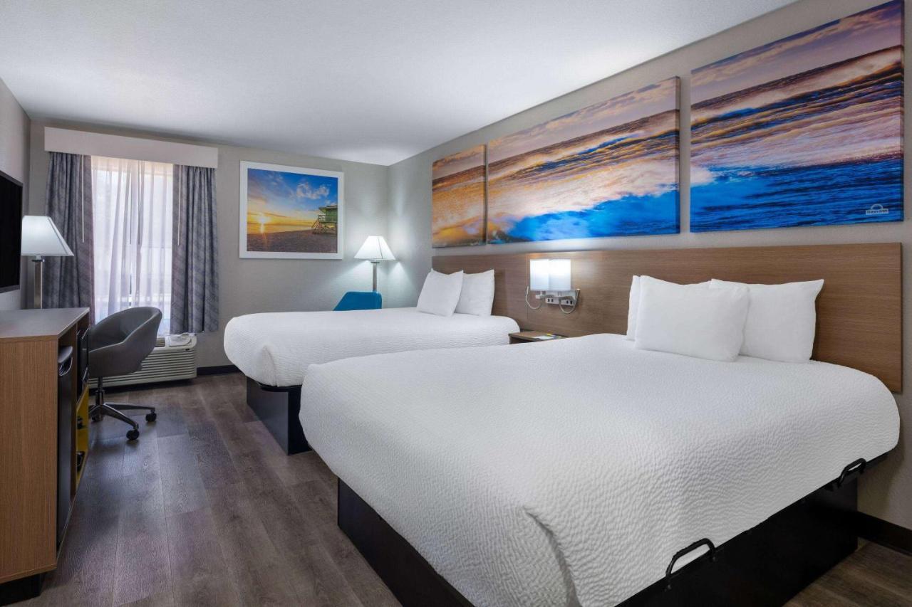 Days Inn & Suites By Wyndham Комърс Екстериор снимка