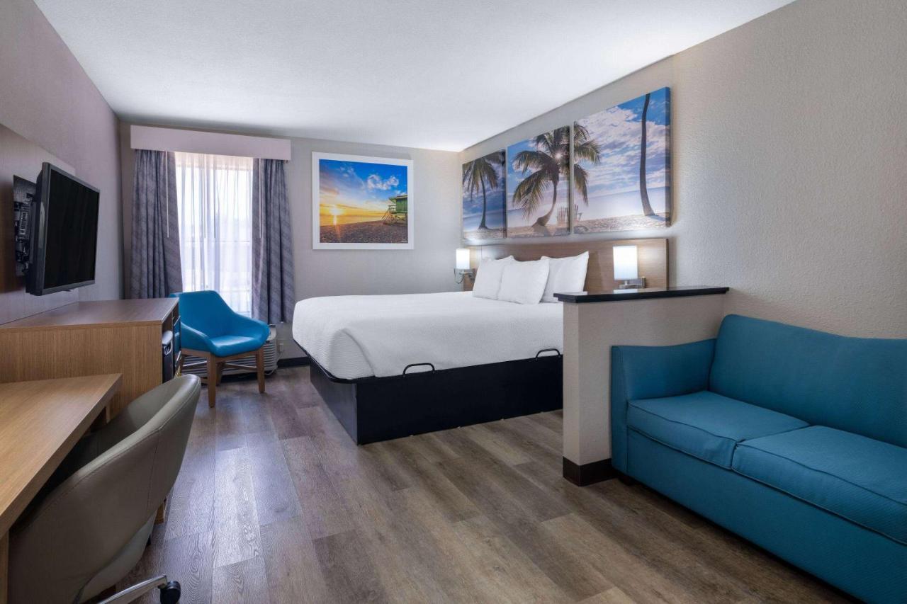 Days Inn & Suites By Wyndham Комърс Екстериор снимка