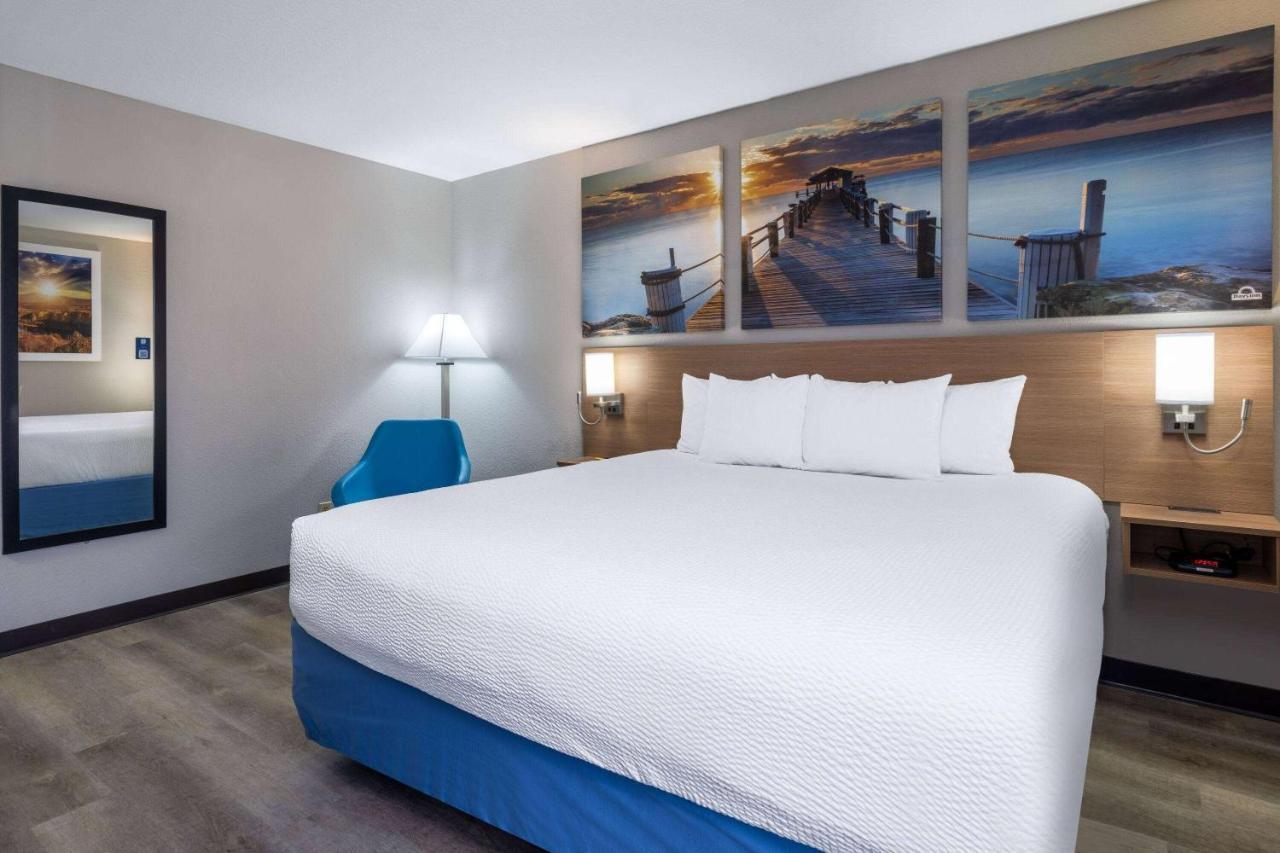 Days Inn & Suites By Wyndham Комърс Екстериор снимка