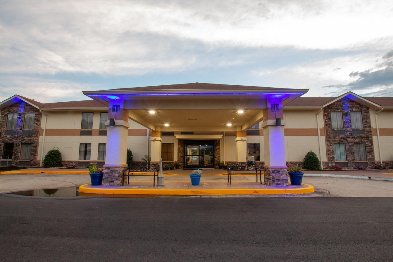 Days Inn & Suites By Wyndham Комърс Екстериор снимка